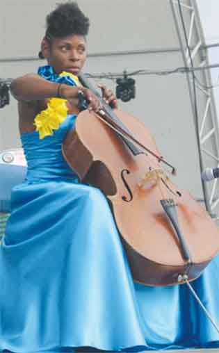 Pearl Tench performing at this year's independence celebratory rally in Vieux Fort. [Photo: Stan Bishop]