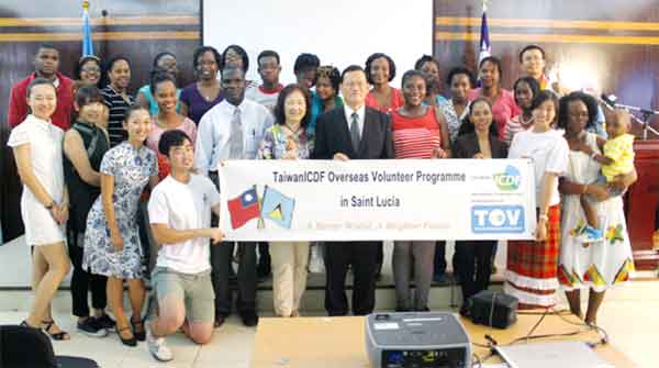 Ambassador Chang, his wife, students of the Speak Chinese programme and Taiwan/ICDF Overseas Volunteer Programme in Saint Lucia. [Photo: Stan Bishop]
