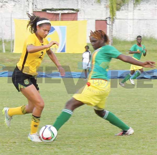 Jamaica No.2 Simone Wark made life difficult for the Granada defence (Photo: Anthony De Beauville)