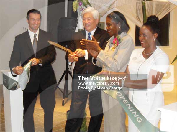 Image: The ribbon cutting ceremony, left to right: Luis Molina – Spa Director, Mark Ozawa – Windjammer Landings managing Director, Minister Hippolyte and Ann Austin - Spa Manager.