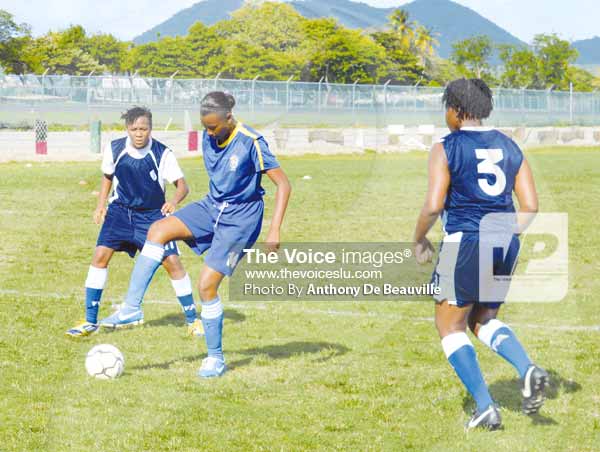 Image: Some of the action between St.Joseph’s Convent and Marigot Secondary.(Photo Anthony De Beauville)