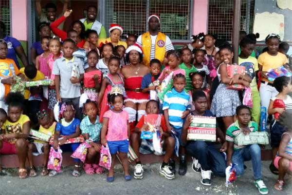 Lions Cheer For 125 La Ressource Kids