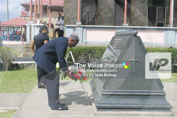 Image: Sir Arthur’s nephew and former Prime Minister, Dr. Vaughan Lewis, laying a wreath at yesterday’s ceremony. [PHOTO: Stan Bishop]