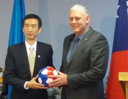 Image: A sign of goodwill between Ambassador Mou and Prime Minister Chastanet.