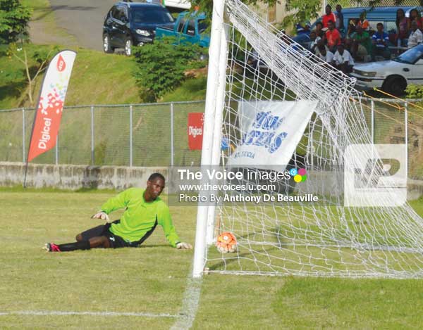 Image: It was a tough afternoon between the uprights for Boguis custodian No.1 VernatiusChorlouis against Big Players FC (Photo Anthony De Beauville)