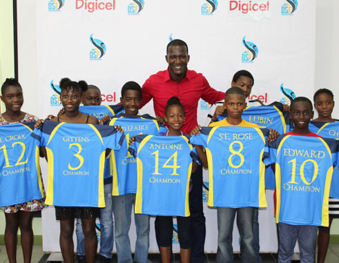 Sammy poses with nine of the recipients at yesterday’s function.