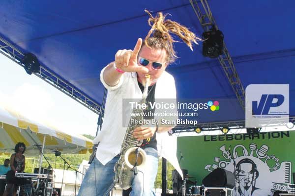 Image: Saxophonist Rob “Zii” Tylor pays tribute to Leebo with music and the Leeboration movement’s signature “L” sign. (PHOTO: Stan Bishop)