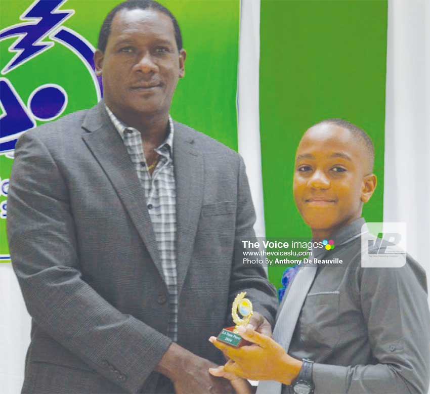 Image: Parliamentary representative for Gros Islet Lenard Montoute presenting Andre Samuel with his award. (Photo: Anthony De Beauville)