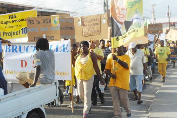 Image: Marchers in Vieux Fort supporting government’s plans. [PHOTO: Kingsley Emmanuel]