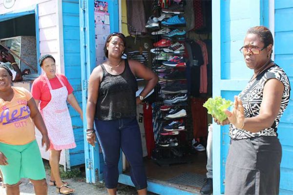 Image of some vendors who are displeased by CCC’s decision to remove the huts. [PHOTO: PhotoMike]