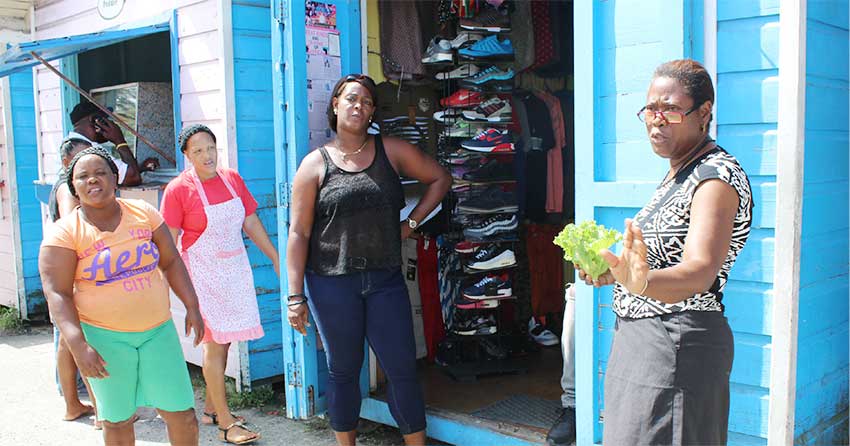 Image of some vendors who are displeased by CCC’s decision to remove the huts. [PHOTO: PhotoMike]