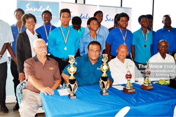 Image: (seating l-r) Photo moment with the champion team former renown cricket commentator Joseph ‘Reds’ Perreira, Sandals Regional PR Manager -Sunil Ramdeen, Sandals Managing Director -Winston Anderson and SLNCA President - Julian Charles (Photo: Anthony De Beauville)