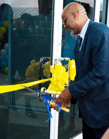 The ribbon cutting ceremony marked a new milestone for the Bank.