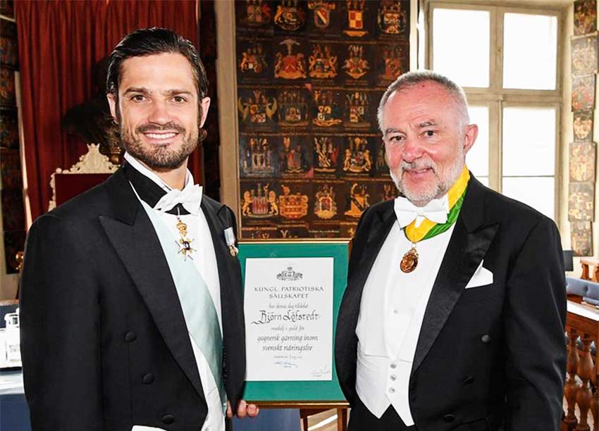 Image: Björn Löfstedt (left) the founder of Index Braille, receives the Special Medal for Enterprises 2019, by His Royal Highness Prince Carl Philip.