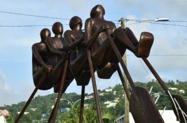 Image of the Independence monument on the Castries Roundabout.