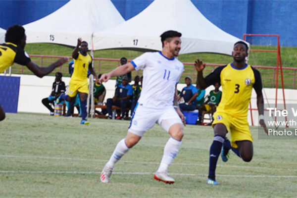 Image: El Salvador No. 11 Rodolfo Zelaya on the counter attack as Saint Lucia No. 15 Otev Lawrence and No. 3 Melvin Doxilly look to shut him out of play. (PHOTO: Anthony De Beauville)