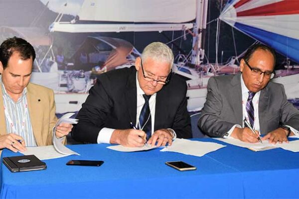 Image: Signing of MOU by Saint Lucia’s Prime Minister and representatives from Royal Caribbean and Carnival Corporation.