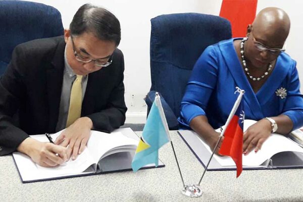 Image of His Excellency Douglas C.T. Shen, Ambassador of the Republic of China (Taiwan) and Dr Gale T.C. Rigobert, Minister of Education signing ICT for Education Agreement.