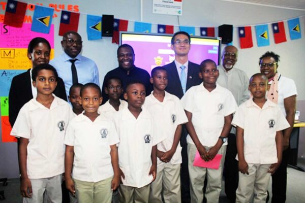 Ambassador Peter Chia-yen Chen with Hon. Alva Baptiste, Member of Parliament for Laborie; School Principal, Julian Darchevile, school teachers, Mr. Denys Springer and students of the official opening ceremony at Laborie Boys’ Primary School.