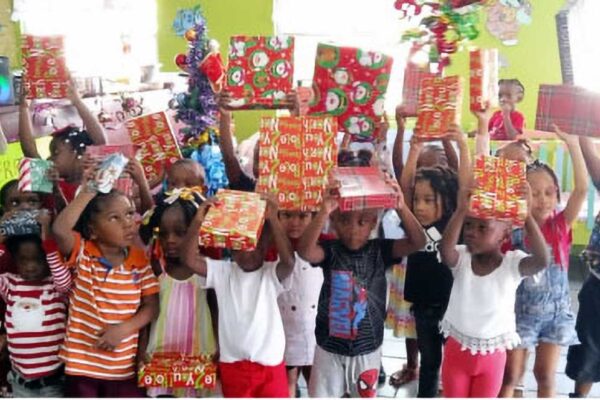 Balata Primary School Children receiving early Christmas toys ...
