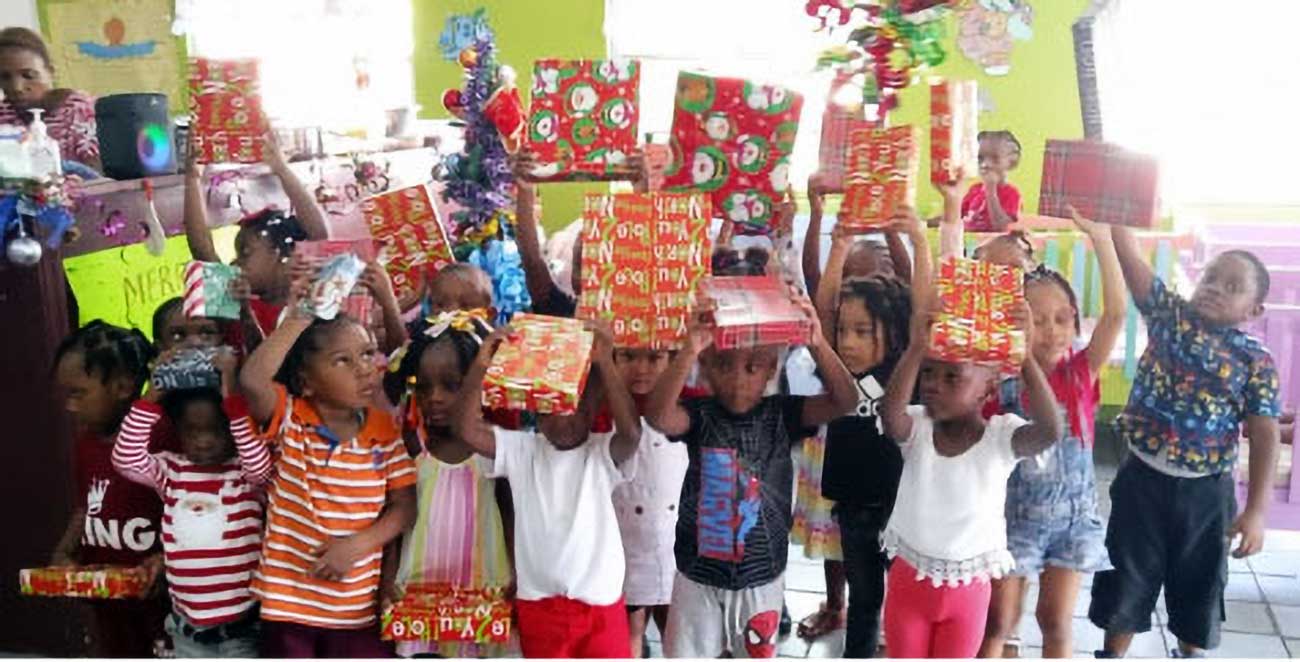 Balata Primary School Children receiving early Christmas toys ...