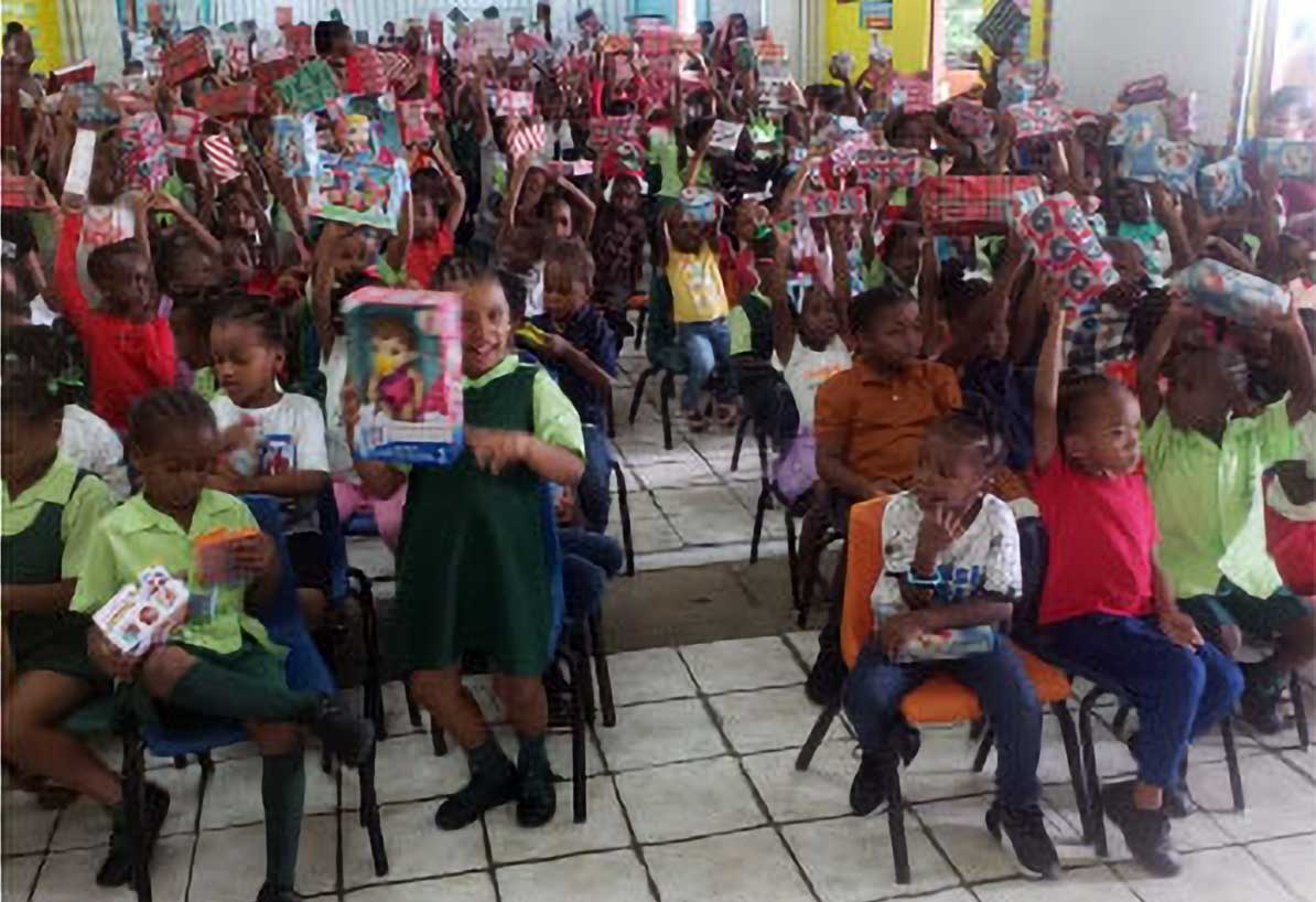 Gros Islet Infant and Primary School Children receiving early Christmas toys ...