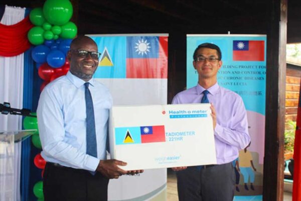H.E. Peter Chia-Yen Chen, Taiwan’s Ambassador to Saint Lucia, hands over diagnostic equipment for primary care to Hon. Moses Jn. Baptiste, Minister for Health, Wellness and Elderly Affairs, during the Capacity Building Workshop closing ceremony held at Bel Jou Hotel on Thursday, May 9, 2024.