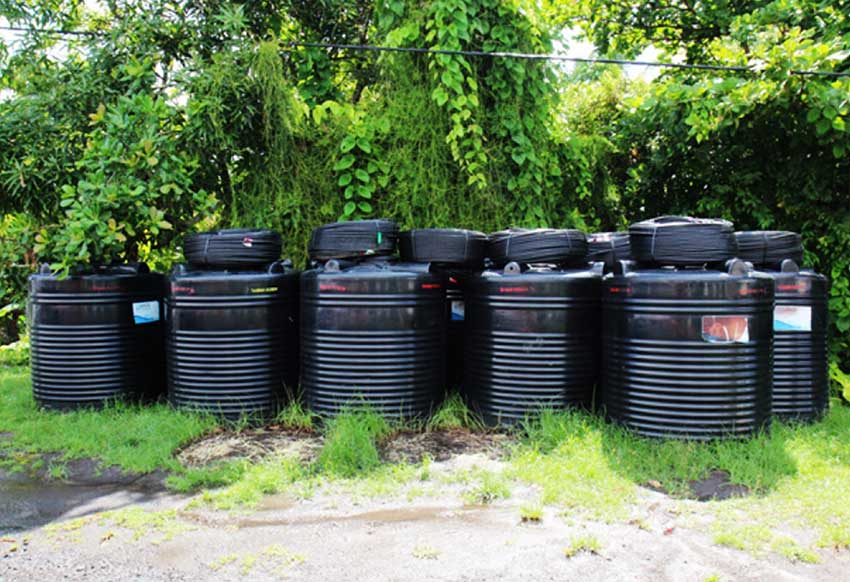 Each of the ten farmers received a 450-gallon water tank and one roll of drip line from the Taiwan Technical Mission