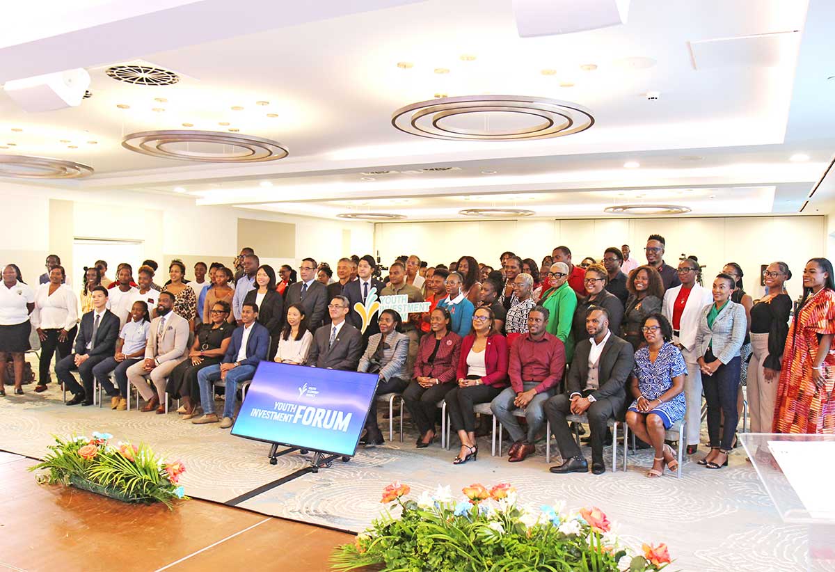 H.E. Peter Chia-Yen Chen, Taiwan’s Ambassador to Saint Lucia, joins Hon. Emma Hippolyte, Minister for Commerce, Manufacturing, Business Development, Cooperatives and Consumer Affairs, featured speakers, panelists, YEA officials, entrepreneurs and other invited guests for a group photo at the second YEA Youth Investment Forum held at Harbor Club Hotel on Thursday, December 12, 2024.