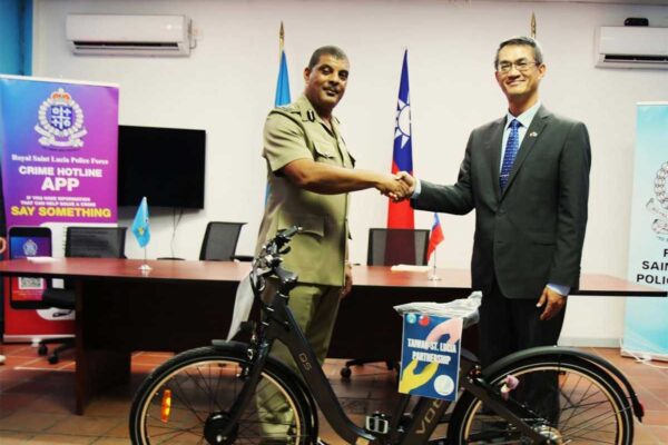 H.E. Peter Chia-Yen Chen, Taiwan’s Ambassador to Saint Lucia, right, hands over the electric-powered bicycle to Mr. Luke Defreitas, Assistant Commissioner of Police, left, at the closing ceremony held at Police Headquarters on Friday, November 29, 2024.