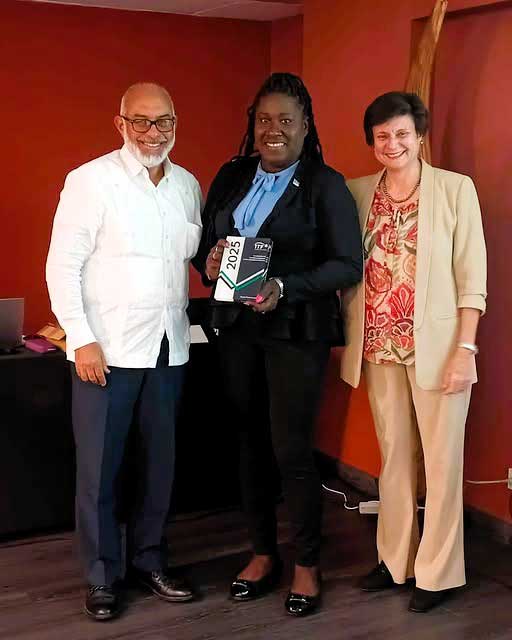 SLTA’s Scyla Murray accepts ITF Development Award from ITF officials (Photo credit: SLTA)