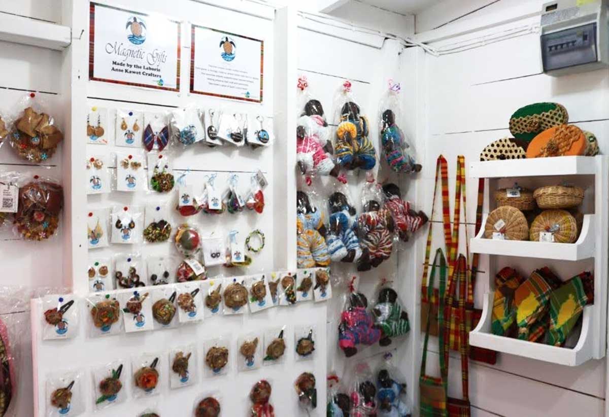Products from Anse Kawet Crafters on display at the Morne Coubaril Historical Park Gift Shop. (Photo credit: Taiwan Technical Mission)