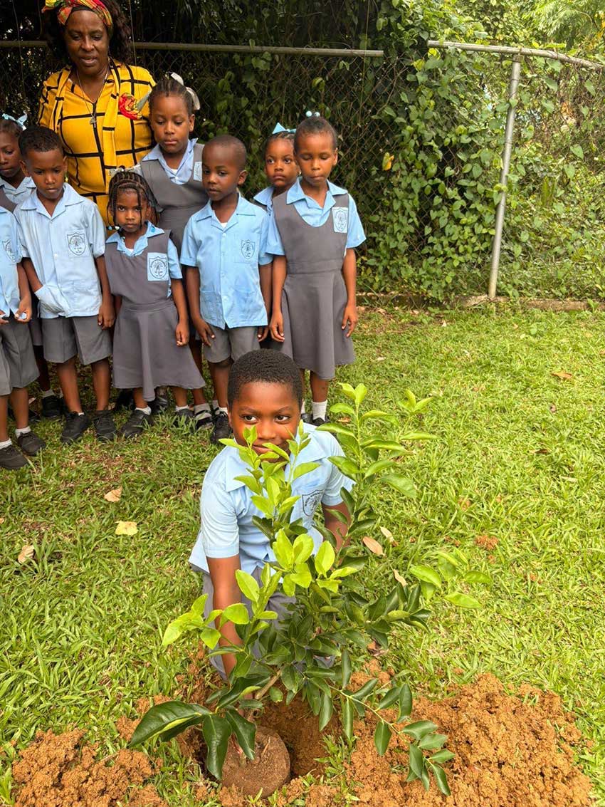 Youth Workers engage in field exercises with young students [photo credit: MYDS]