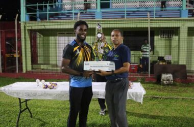 Bexon Oval SS collects championship trophy and prize [photo credit :SCCA]