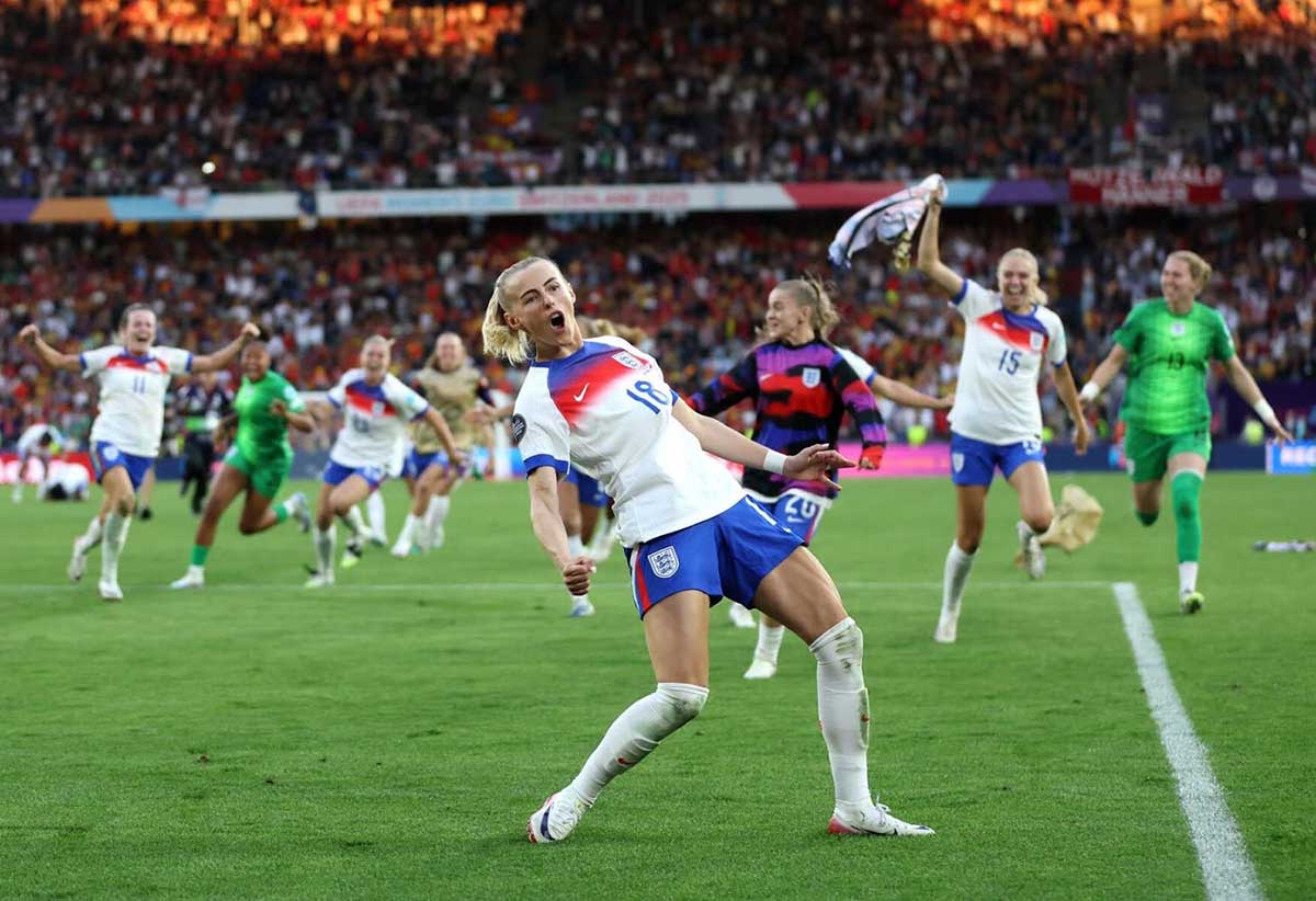 BASEL, SWITZERLAND ‑ JULY 27: Chloe Kelly of England celebrates after scoring the team's winning penalty in the penalty shoot out during the UEFA Women's EURO 2025 Final match between England and Spain at St. Jakob‑Park on July 27, 2025 in Basel, Switzerland. [Photo by Florencia Tan Jun – UEFA]