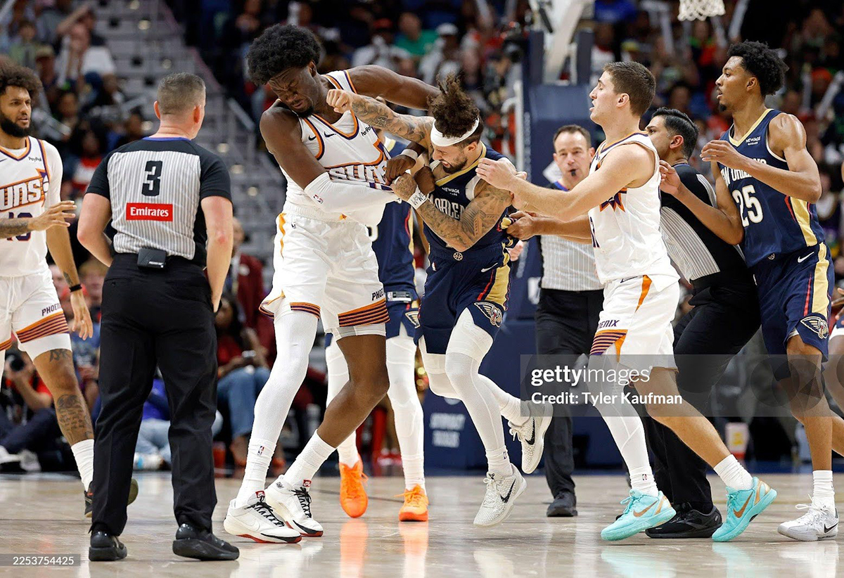 DECEMBER 27: Jose Alvarado #15 of the New Orleans Pelicans gets into a scrum with Mark Williams #15 of the Phoenix Suns during the second half of a game at Smoothie King Center on December 27, 2025 in New Orleans, Louisiana. NOTE TO USER: User expressly acknowledges and agrees that, by downloading and or using this photograph, User is consenting to the terms and conditions of the Getty Images License Agreement. (Photo by Tyler Kaufman/Getty Images)