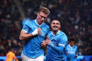 Rasmus Hojlund celebrates a goal [Photo credit :© Guglielmo Mangiapane (REUTERS)]