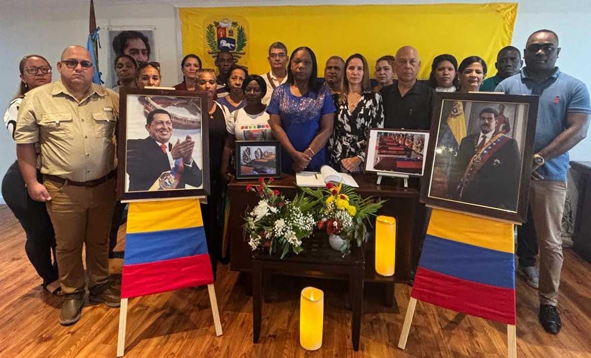 Cuban medical brigade with diplomatic officials and other attendees [Photo credit: Venezuelan Embassy]