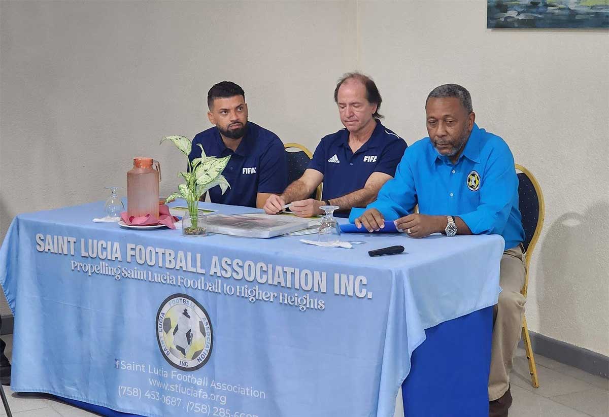 SLFA President Lyndon Cooper and FIFA facilitators [Photo credit : SLFA]