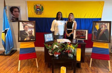 Venezuelan and Cuban Ambassadors at the tribute [Photo credit: Venezuelan Embassy]