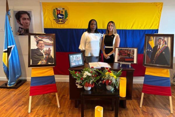 Venezuelan and Cuban Ambassadors at the tribute [Photo credit: Venezuelan Embassy]