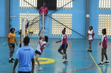 VFCSS takes on BCSS in on court action at the BIF [Photo credit : MYDS]