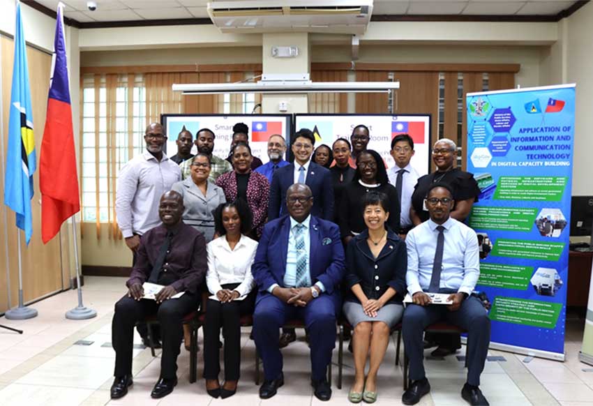 H.E. Nicole Su, Taiwan’s Ambassador to Saint Lucia, joins Hon. Stephenson King, Senior Minister for the Ministry of Public Service, Transport, Information and Utilities Regulations and the full slate of program’s participants (Credit: TTM)