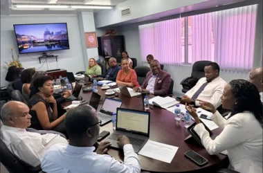 Delegates meet with officials from the Ministry of Agriculture (Photo credit: Ministry of Commerce)