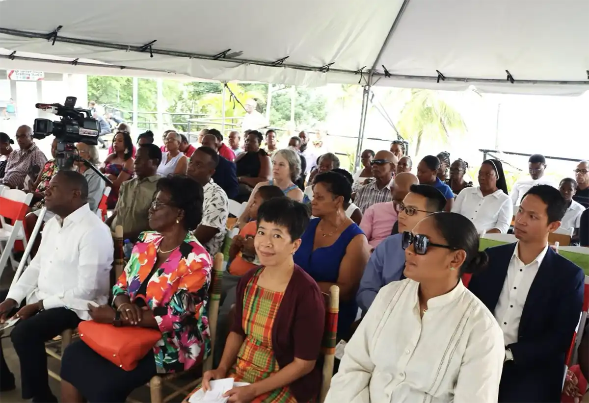 H.E. Nicole Su, Taiwan’s Ambassador to Saint Lucia, joins Hon. Alva R. Baptiste, Minister for External Affairs, International Trade, Civil Aviation and Diaspora Affairs, and Parliamentary Representative for Laborie/Augier, Dame Pearlette Louisy, Governor General Emerita, Mr. Louis Tsou, Project Manager for the Community Business Revitalization Project at the Taiwan Technical Mission, and others, at the Iconic Laborian unveiling ceremony.